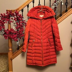 Micheal Kors coat Sm. Orange new like 6’collar 36L 19Brest gold accent. …